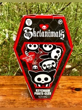 New SKELANIMALS Diego Blind Box Vinyl Figure Keychain Hanger Toy Skeleton Bat